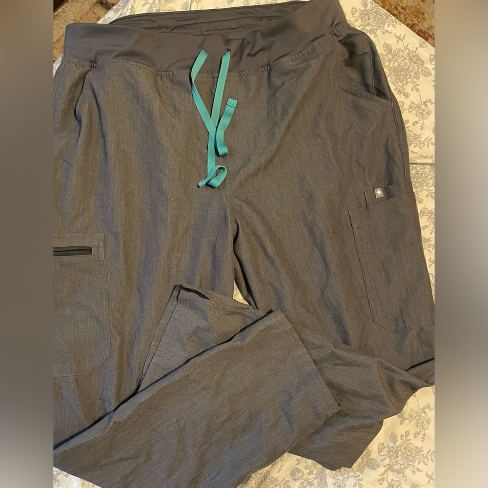 Figs High Waisted Yola™ Skinny Scrub Pants